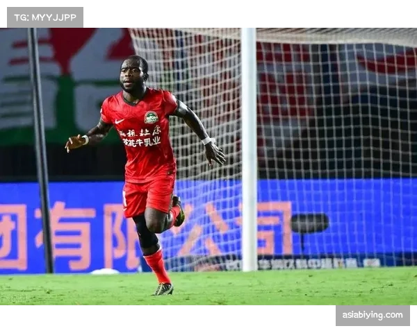 成都与河南赛场风波：阿奇姆彭遭疑似歧视行为，球迷举动引发关注